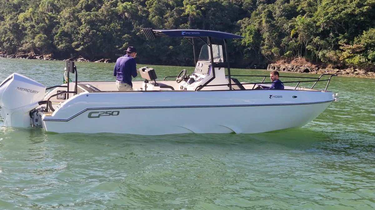 Lancha Ross Mariner C250 Ryder 25 pés pesca e lazer - foto 1